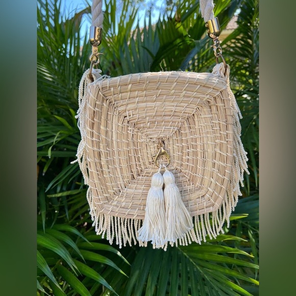 Boho Chic Square  Fringe Handwoven Shoulder Bag - Boho Chic Summer Shoulder Bag - Picture 4 of 6